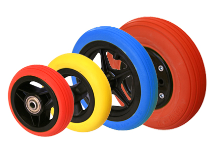 Wheel with colored tyre