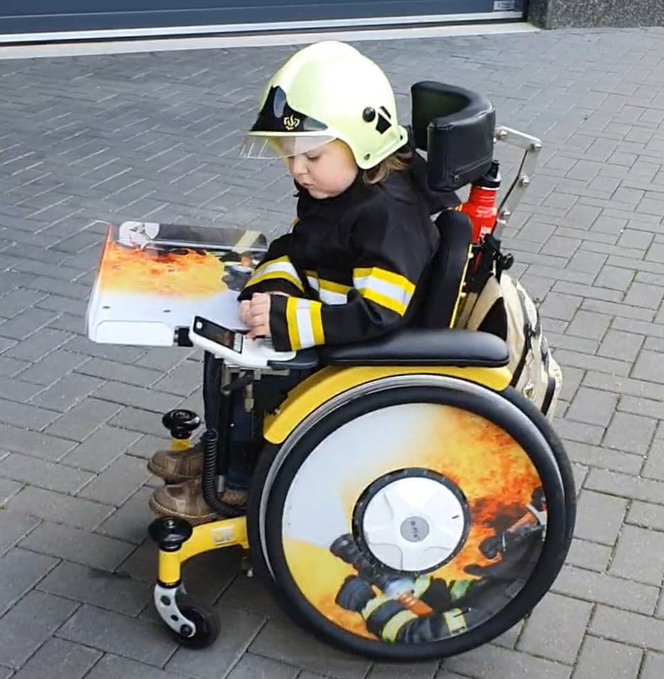 Wheelchair tray customized